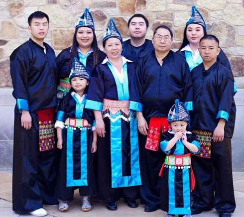 Xue Yang with his family